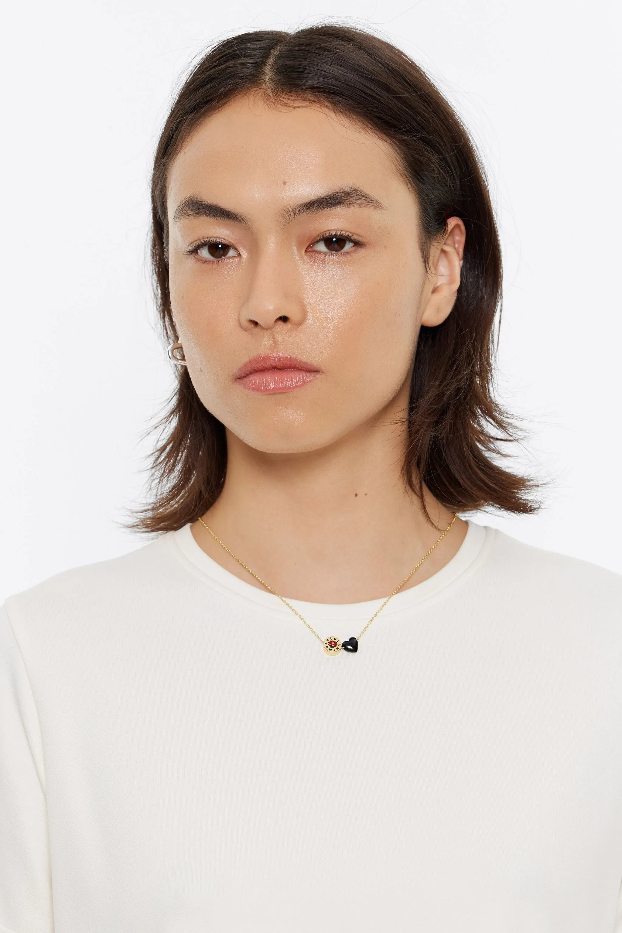 Collar logo mariquita y corazón negro