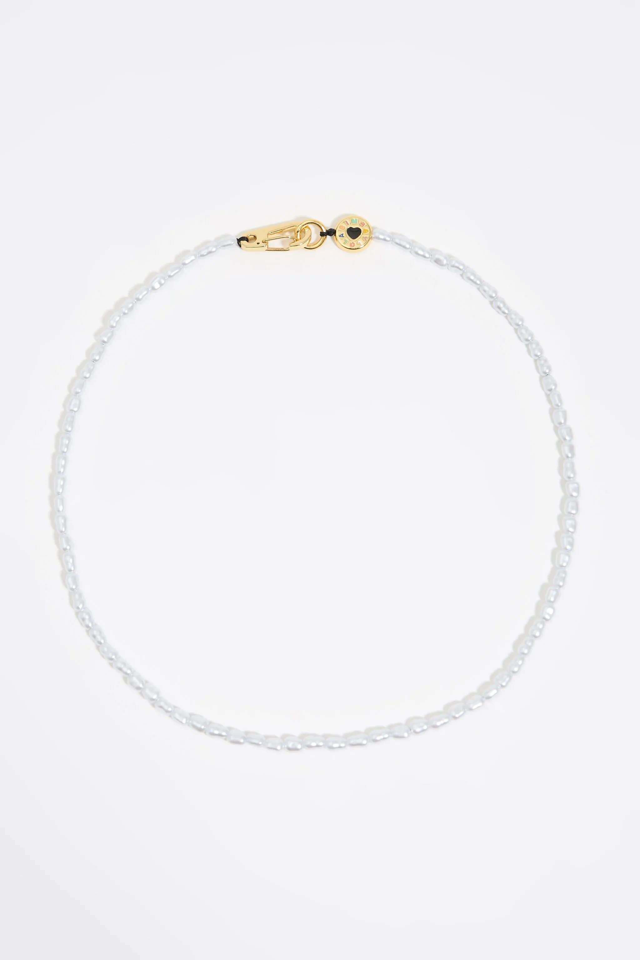 Collar logo y perlas