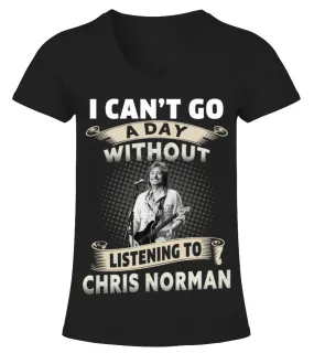 I CAN'T GO A DAY WITHOUT LISTENING TO CHRIS NORMAN Camiseta cuello pico Mujer