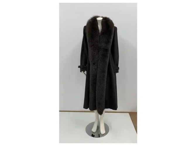 Max Mara Abrigos, Ropa de calle 