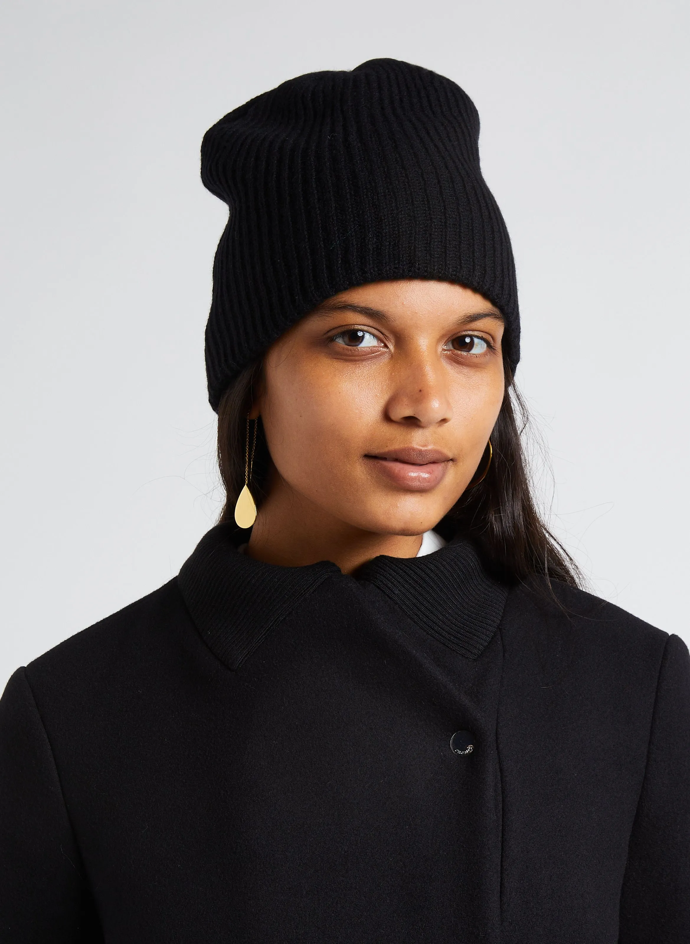SUD EXPRESS BIBOU - Gorro de canalé de cachemir en negro